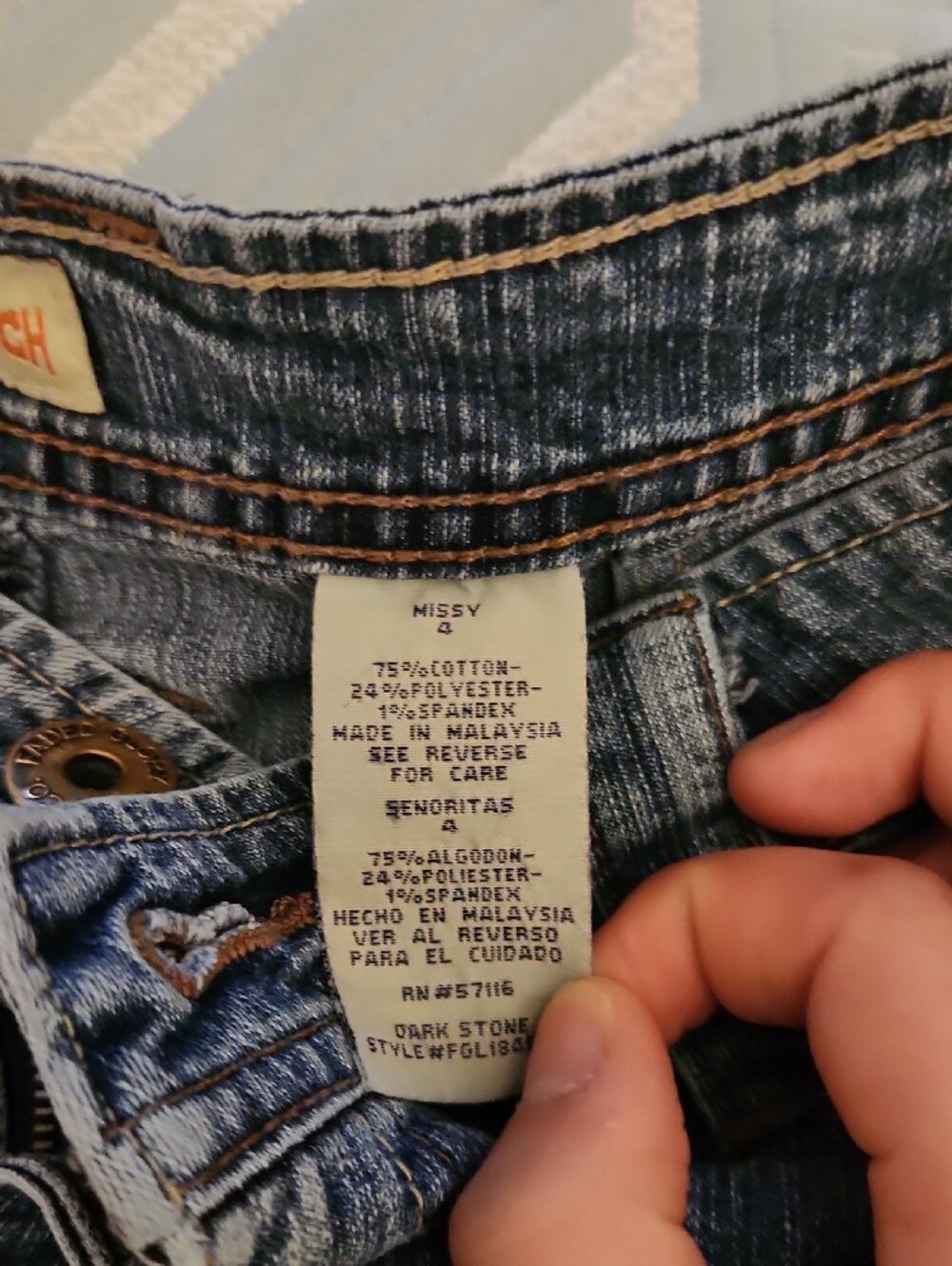Faded Glory Denim Stretch Shorts in Washed Blue with Contrast Stitching - Picture 3 of 3